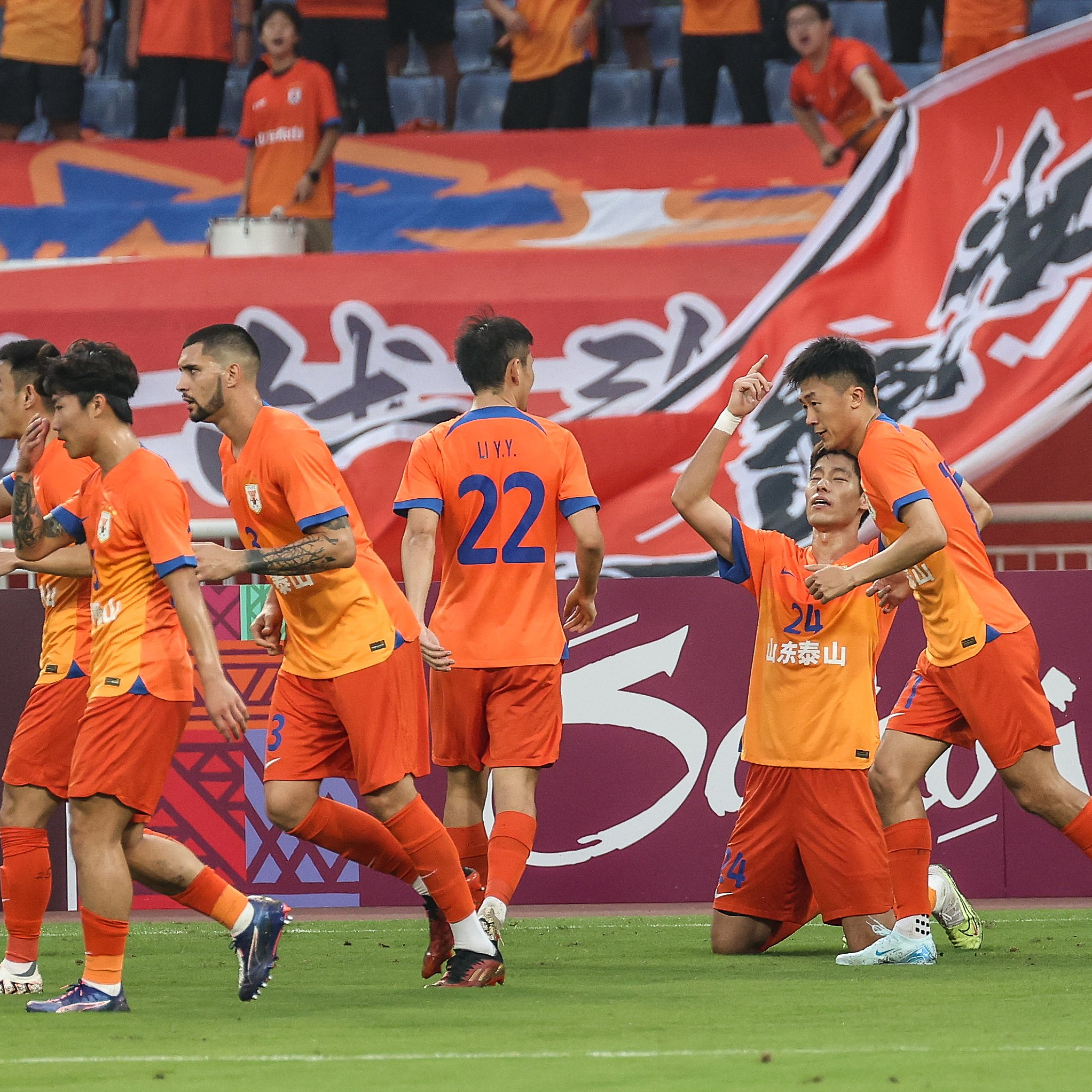 易游体育-亚特兰大迎德国杯关键赛，窗口期门线救险，态度坚定，训练强度明显提升(德国杯2025赛程表)